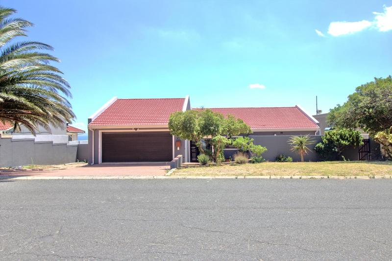 To Let 3 Bedroom Property for Rent in Mountainside Western Cape